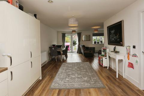 undefined, Sandy Hill Close, Waltham Chase, SOUTHAMPTON