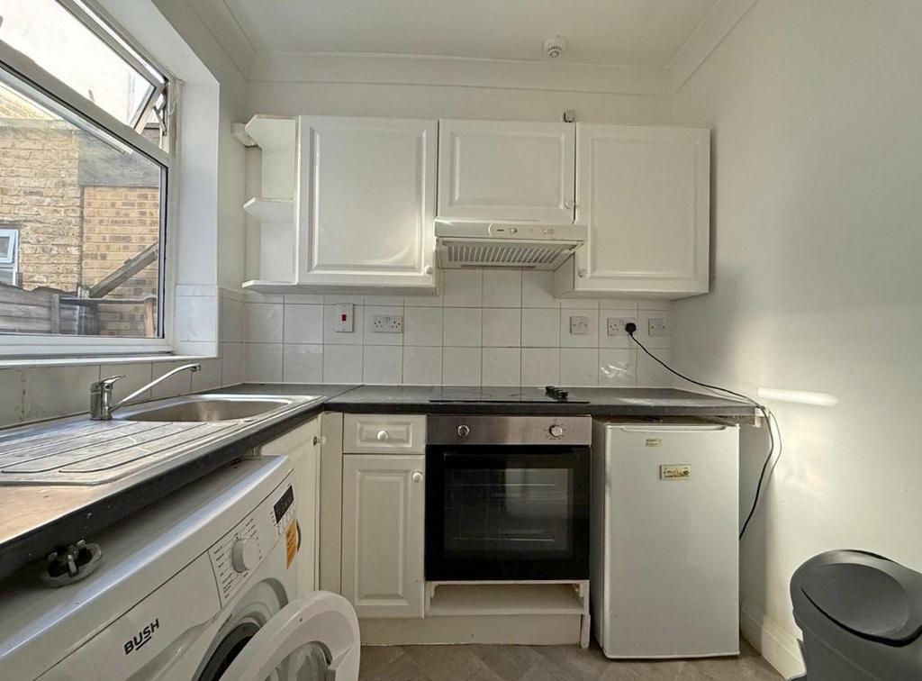 1 bed studio to rent Lampton Road, Hounslow TW3