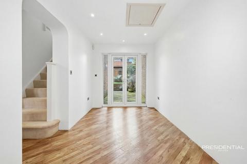 undefined, Owen Gardens, Woodford Green IG8