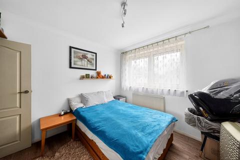 2 bedroom flat for sale, Tilford Gardens, London