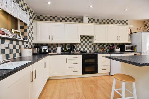 4 bedroom detached house for sale, Coggeshall Road, Marks Tey, Colchester