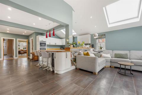 5 bedroom semi-detached house for sale, Matlock Road, Caversham, Reading