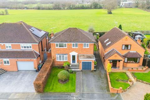 4 bedroom detached house for sale, Woodland Park, Leeds LS26