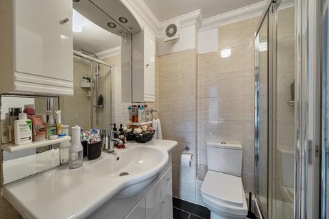 2 bedroom apartment for sale, High Road, Woodford Green