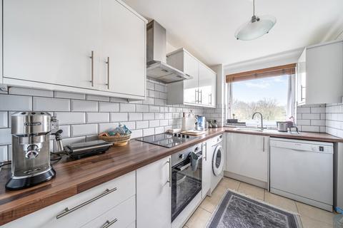 2 bedroom apartment for sale, High Road, Woodford Green