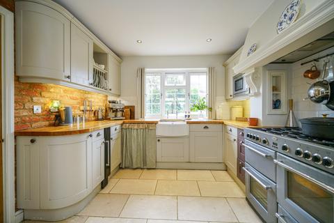 4 bedroom detached house for sale, Icknield Way, TRING