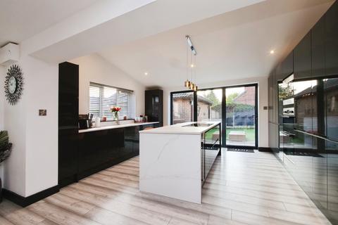 4 bedroom detached house for sale, Middlecroft Drive, Strensall, York