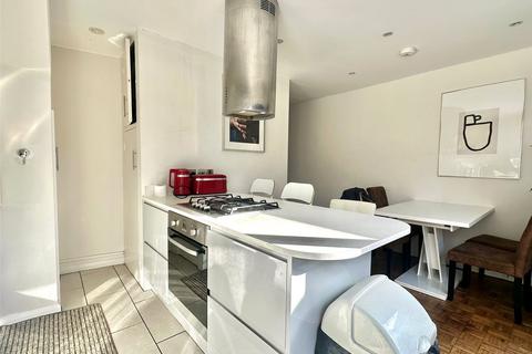 3 bedroom terraced house to rent, Montague Road, London, SW19