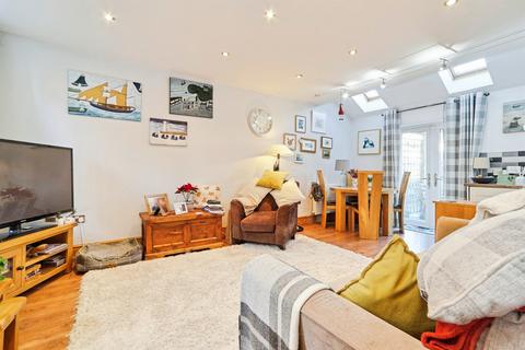 2 bedroom semi-detached house for sale, Smith Street, BINGLEY BD16