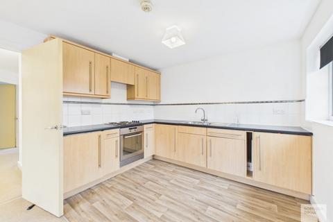2 bedroom apartment to rent, Lawnhurst Avenue :: Baguley