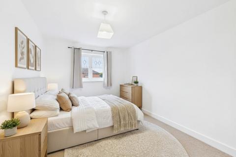 2 bedroom apartment to rent, Lawnhurst Avenue :: Baguley