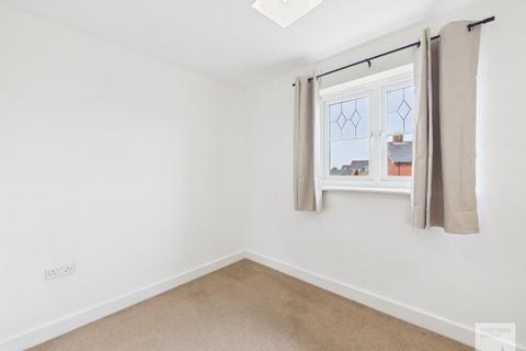 2 bedroom apartment to rent, Lawnhurst Avenue :: Baguley