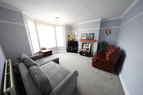 3 bedroom semi-detached house for sale, Woldcarr Road, Hull