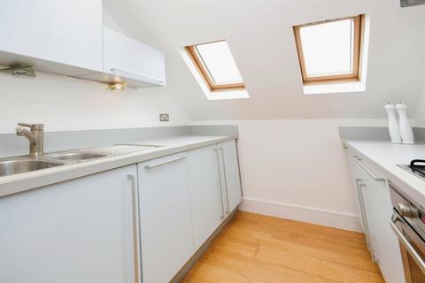 2 bedroom apartment for sale, Priests Lane, Brentwood