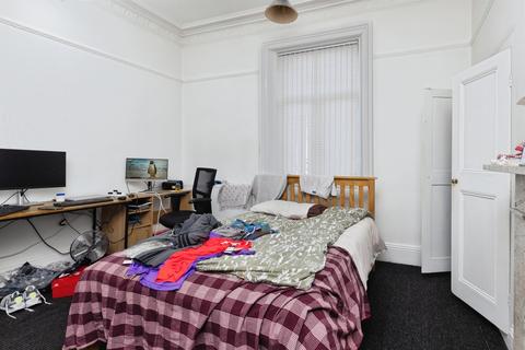 6 bedroom semi-detached house for sale, Balmoral Place, HALIFAX