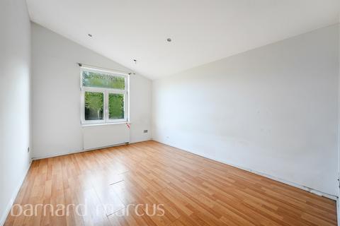 3 bedroom flat for sale, Westcote Road, London