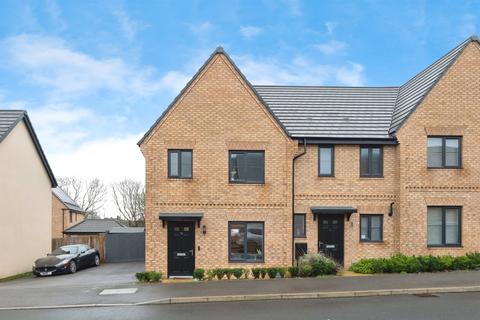 3 bedroom end of terrace house for sale, Limbrey Drive, Olney