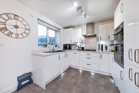 3 bedroom end of terrace house for sale, Limbrey Drive, Olney