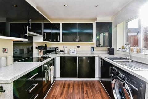 2 bedroom end of terrace house for sale, Cranesbill Road, Melksham