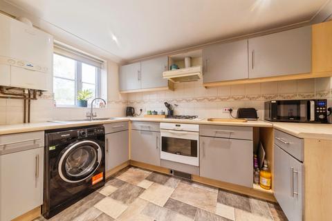2 bedroom end of terrace house for sale, Lytham Close, Grantham