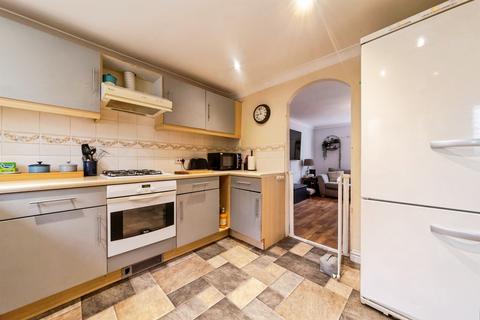 2 bedroom end of terrace house for sale, Lytham Close, Grantham