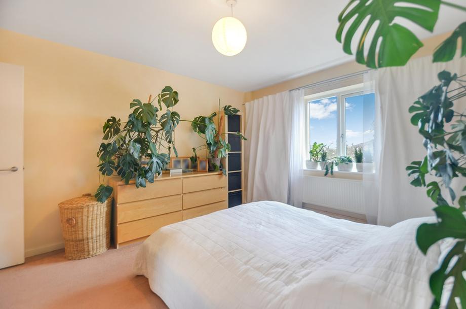 Bedroom 1 Pic (4) (5).jpg