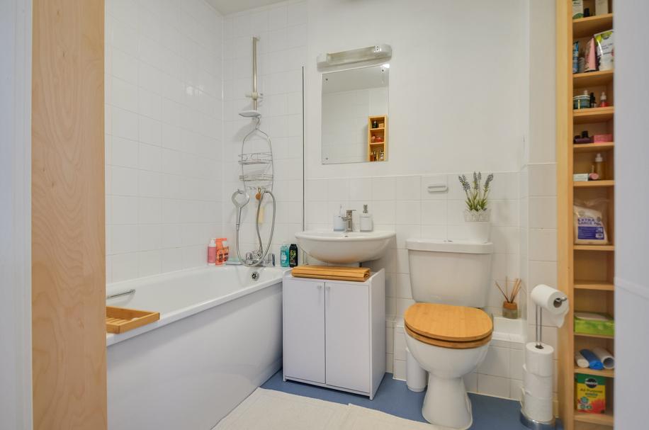 Bathroom Pic (2) (9).jpg