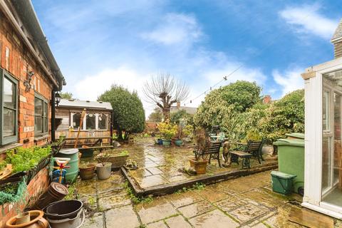 4 bedroom cottage for sale, High Street, Shrivenham, Swindon