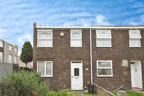2 bedroom terraced house for sale, Lucerne Way, Romford