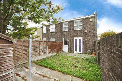 2 bedroom terraced house for sale, Lucerne Way, Romford