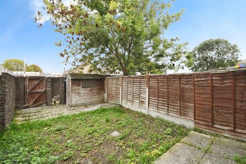 2 bedroom terraced house for sale, Lucerne Way, Romford