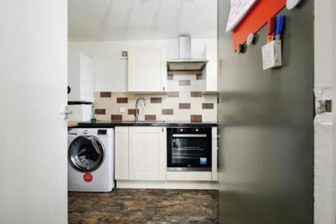 2 bedroom apartment for sale, Elvet Avenue, Romford