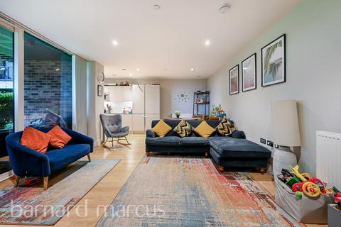 2 bedroom flat to rent, Plough Lane, LONDON