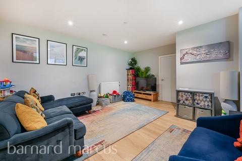2 bedroom flat to rent, Plough Lane, LONDON
