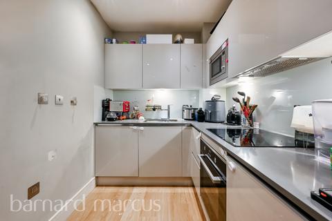 2 bedroom flat to rent, Plough Lane, LONDON