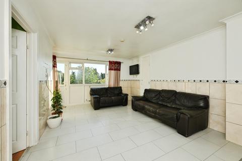 3 bedroom flat for sale, Crouchfield, Hertford