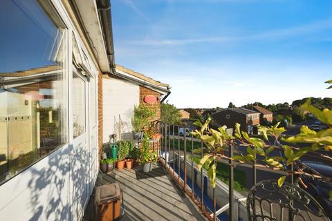3 bedroom flat for sale, Crouchfield, Hertford