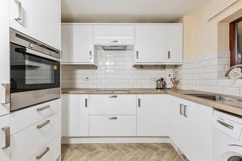 undefined, Emmbrook Court, Reading