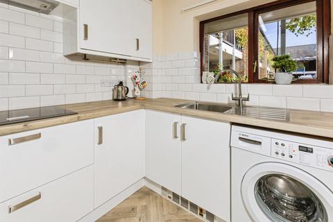 undefined, Emmbrook Court, Reading