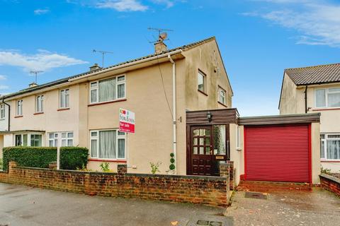2 bedroom end of terrace house for sale, Woodfield Road, Crawley