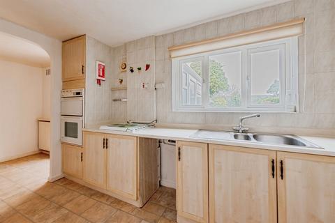 2 bedroom end of terrace house for sale, Woodfield Road, Crawley