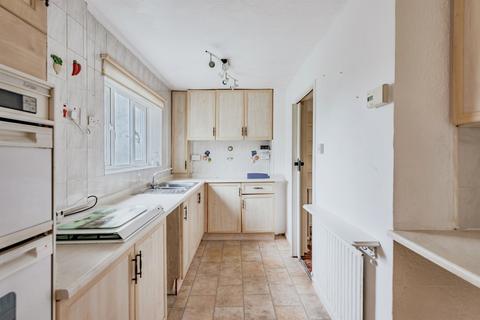 2 bedroom end of terrace house for sale, Woodfield Road, Crawley