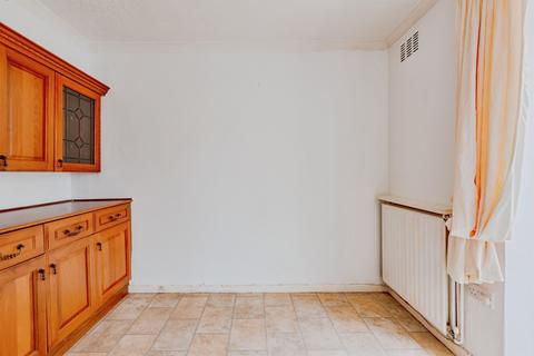 2 bedroom end of terrace house for sale, Woodfield Road, Crawley