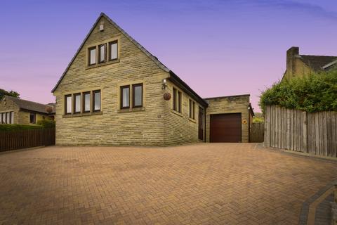 3 bedroom detached house for sale, Rowantree Avenue, Shipley BD17