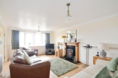 3 bedroom detached house for sale, Rowantree Avenue, Shipley BD17