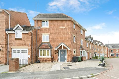 5 bedroom townhouse for sale, Troydale Park, PUDSEY