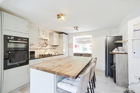 5 bedroom townhouse for sale, Troydale Park, PUDSEY