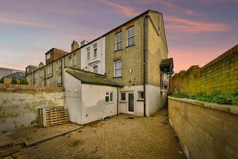3 bedroom end of terrace house for sale, Marshgate Drive, Hertford