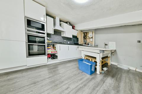 3 bedroom end of terrace house for sale, Marshgate Drive, Hertford