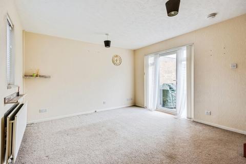 3 bedroom terraced house for sale, Strathmore Close, Carterton